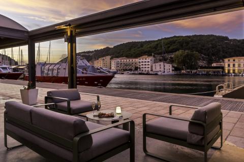 Bienvenue à l'hôtel 3 étoiles, Best western Roy d'Aragon de Bonifacio