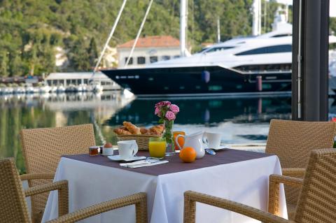 Best Western Hôtel du Roy d'Aragon : Hotel Bonifacio - Le café du Roy d'Aragon